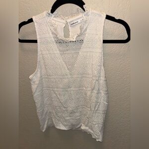 Red Haute Women's White Textured Sleeveless Blouse